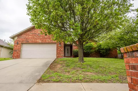 587 S Canterbury Ln, Nixa, MO 65714 photo 2