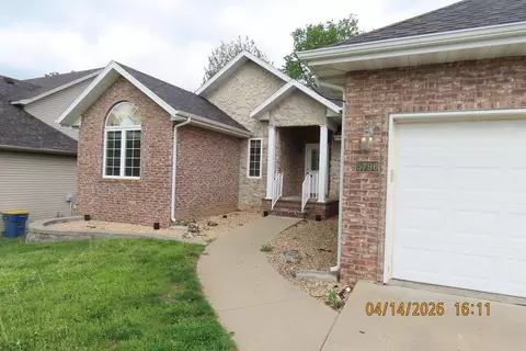 5796 S Parkhill Ave, Springfield, MO 65810