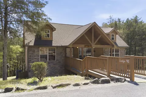 412 Baldknobber Dr, Branson West, MO 65737