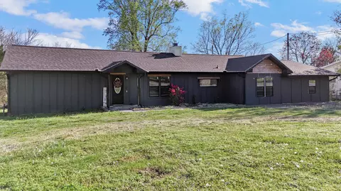 1110 E 13th St, Cassville, MO 65625