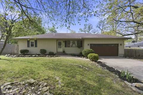 208 W Maple St, Nixa, MO 65714