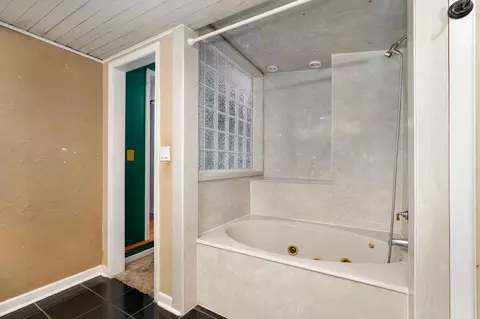 Bath - 2036 E Seminole St, Springfield, MO 65804 photo 4 of 4