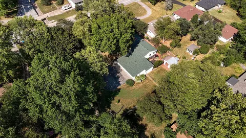 View/Area - 2036 E Seminole St, Springfield, MO 65804 photo 2 of 2