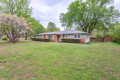 2262 E Bancroft St, Springfield, MO 65804