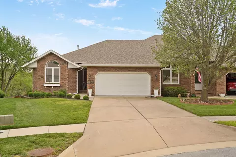378 E Degraffenreid St, Springfield, MO 65810