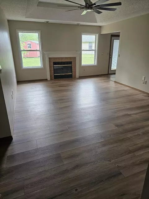 Living - 3253 S Christy Pl, Springfield, MO 65807 photo 2 of 5