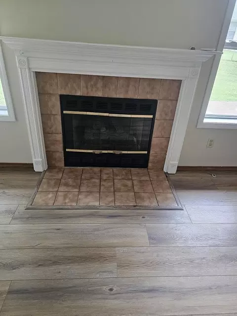 Living - 3253 S Christy Pl, Springfield, MO 65807 photo 3 of 5