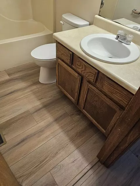 Bath - 3253 S Christy Pl, Springfield, MO 65807 photo 3 of 3