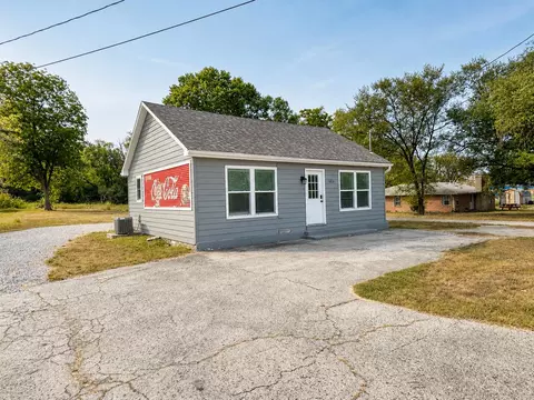1010 N Jefferson St, Ava, MO 65608