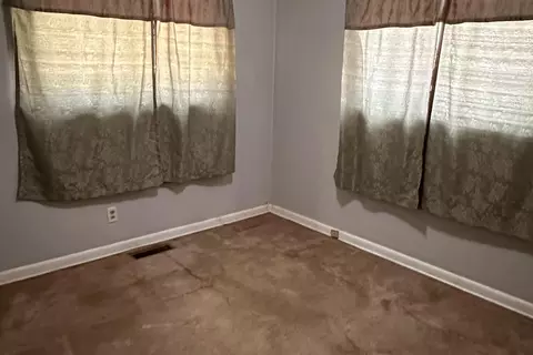 Bedroom - 2007 W Water St, Springfield, MO 65802 photo 3 of 5