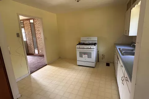 Kitchen - 2007 W Water St, Springfield, MO 65802 photo 1 of 3