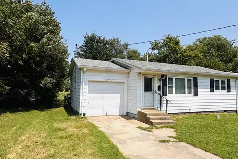 Exterior - 2007 W Water St, Springfield, MO 65802 photo 2 of 6