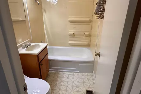 Bath - 2007 W Water St, Springfield, MO 65802 photo 1 of 1