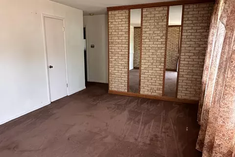 Living - 2007 W Water St, Springfield, MO 65802 photo 1 of 4