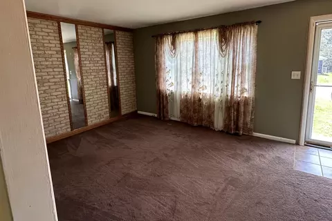 Living - 2007 W Water St, Springfield, MO 65802 photo 2 of 4