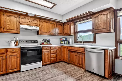 Kitchen - 3369 E Foxtail Ln, Springfield, MO 65803 photo 2 of 3