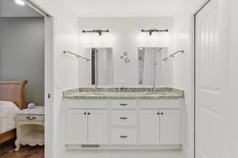 Bath - 5618 E Pearson Pkwy, Strafford, MO 65757 photo 2 of 3