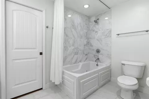 Bath - 5618 E Pearson Pkwy, Strafford, MO 65757 photo 3 of 3