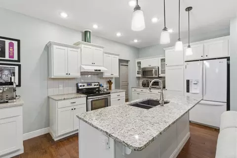 Kitchen - 5618 E Pearson Pkwy, Strafford, MO 65757 photo 2 of 3