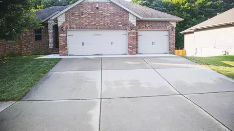 Exterior - 5618 E Pearson Pkwy, Strafford, MO 65757 photo 3 of 10