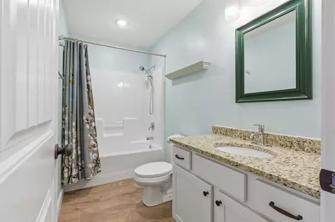 Bath - 5618 E Pearson Pkwy, Strafford, MO 65757 photo 1 of 3