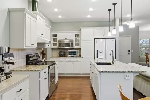 Kitchen - 5618 E Pearson Pkwy, Strafford, MO 65757 photo 1 of 3