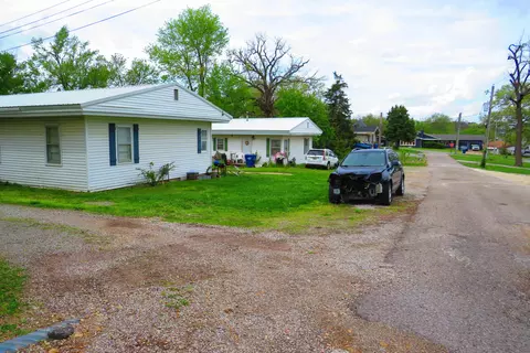 209 N Hamilton Ave, Mansfield, MO 65704