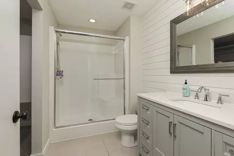Bath - 535 E Lasalle St, Springfield, MO 65807 photo 1 of 2