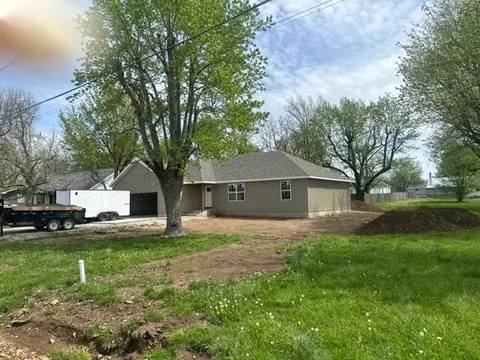 224 N Division St, Seymour, MO 65746