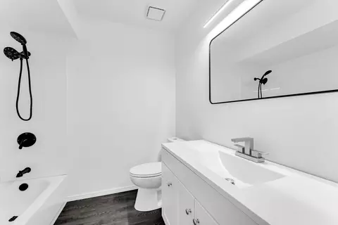 Bath - 1348 E Arlington St, Springfield, MO 65803 photo 3 of 3