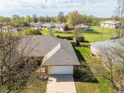 View/Area - 1348 E Arlington St, Springfield, MO 65803 photo 2 of 11