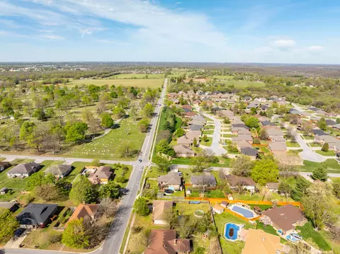 View/Area - 1348 E Arlington St, Springfield, MO 65803 photo 9 of 11