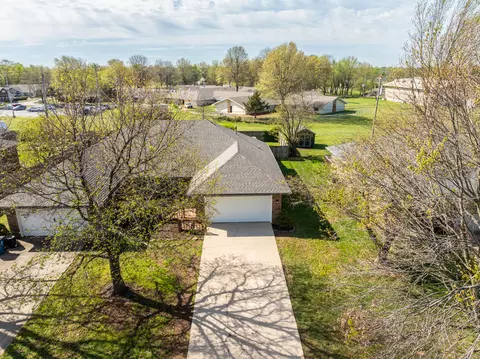 View/Area - 1348 E Arlington St, Springfield, MO 65803 photo 3 of 11
