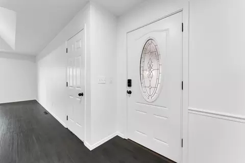 Entry Way - 1348 E Arlington St, Springfield, MO 65803 photo 1 of 3