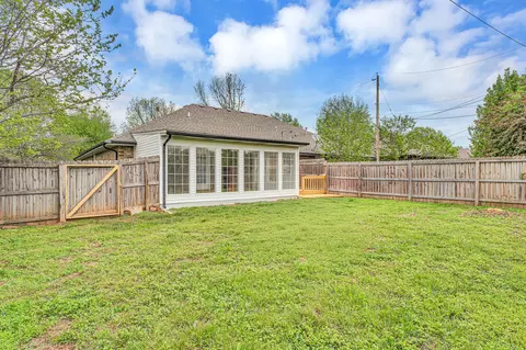 Exterior - 1348 E Arlington St, Springfield, MO 65803 photo 6 of 8