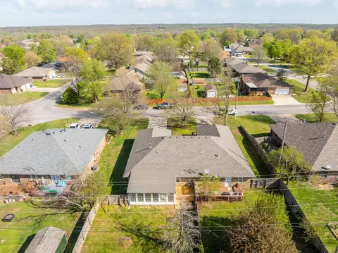 View/Area - 1348 E Arlington St, Springfield, MO 65803 photo 5 of 11