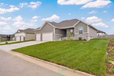 Exterior - 2601 W Webb Rd, Ozark, MO 65721 photo 2 of 6