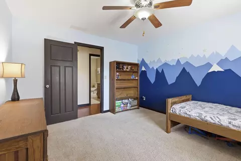 Bedroom - 1811 E Vincent Dr, Springfield, MO 65804 photo 4 of 5