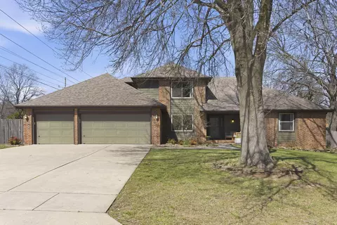 Exterior - 1811 E Vincent Dr, Springfield, MO 65804 photo 3 of 9