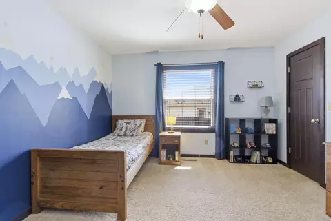 Bedroom - 1811 E Vincent Dr, Springfield, MO 65804 photo 3 of 5