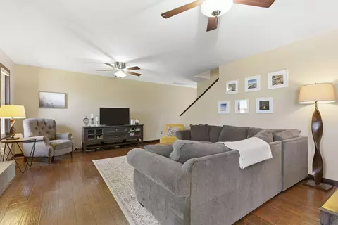 Living - 1811 E Vincent Dr, Springfield, MO 65804 photo 1 of 1