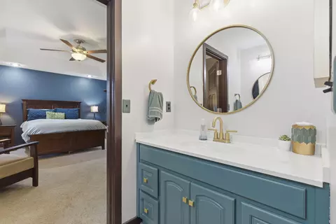 Bath - 1811 E Vincent Dr, Springfield, MO 65804 photo 1 of 7