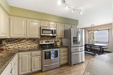 Kitchen - 1811 E Vincent Dr, Springfield, MO 65804 photo 1 of 2