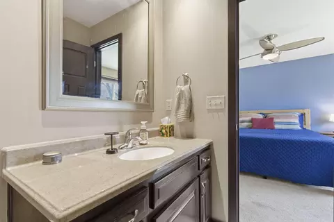 Bath - 1811 E Vincent Dr, Springfield, MO 65804 photo 7 of 7