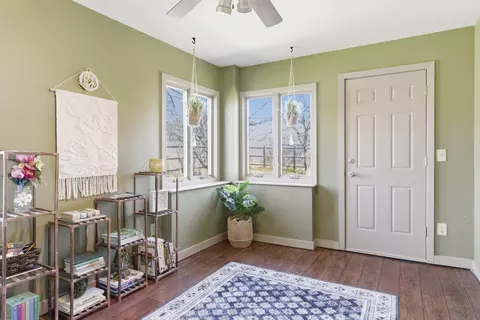 Entry Way - 1811 E Vincent Dr, Springfield, MO 65804 photo 3 of 5
