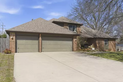 Exterior - 1811 E Vincent Dr, Springfield, MO 65804 photo 9 of 9