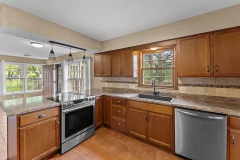 Kitchen - 3741 E Sugar Hill St, Springfield, MO 65809 photo 2 of 5