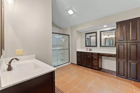 Bath - 3741 E Sugar Hill St, Springfield, MO 65809 photo 5 of 7