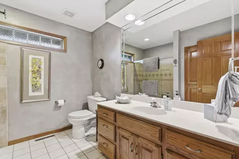 Bath - 4616 S Holland Ave, Springfield, MO 65810 photo 4 of 6