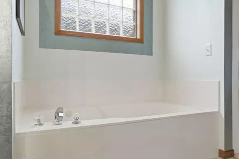 Bath - 4616 S Holland Ave, Springfield, MO 65810 photo 3 of 6